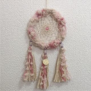 フワフワ♡ピンク ドリームキャッチャー ハンドメイド(インテリア雑貨)