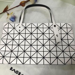 イッセイミヤケ(ISSEY MIYAKE)の三宅一生 baobao イッセイ ミヤケ マットホワイト週末限定セール(トートバッグ)