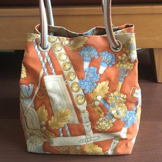 ロエベ(LOEWE)のロエベ・キャンパスバッグ(ショルダーバッグ)