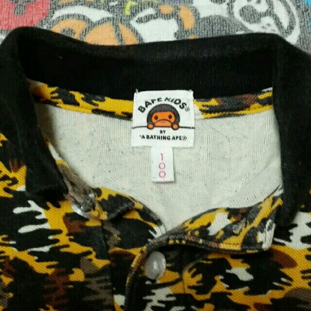 A BATHING APE(アベイシングエイプ)の【正規品】A BATHING APEキッズ　ポロシャツ　カモフラ柄　100cm  キッズ/ベビー/マタニティのキッズ服男の子用(90cm~)(Tシャツ/カットソー)の商品写真