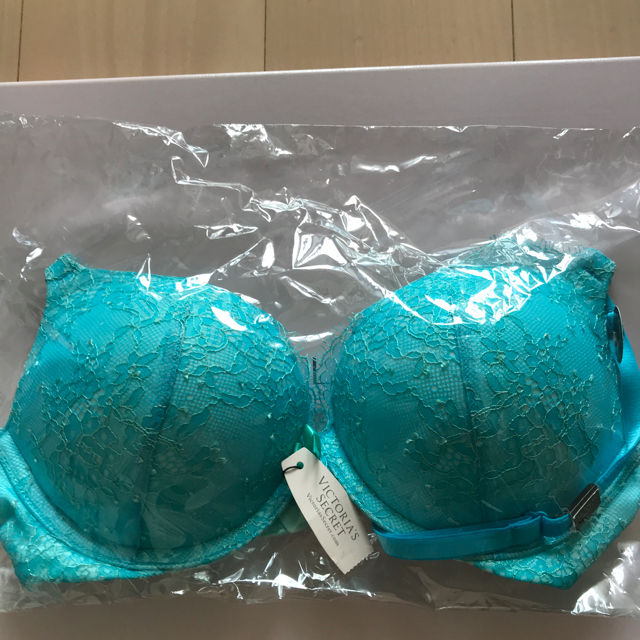 Victoria's Secret(ヴィクトリアズシークレット)の新品未使用ヴィクトリアシークレット2カップアップブラ レディースの下着/アンダーウェア(ブラ)の商品写真