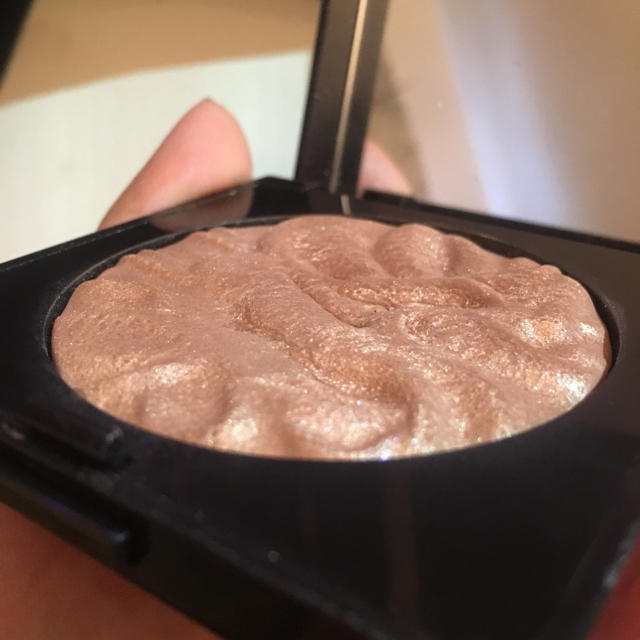 laura mercier(ローラメルシエ)のローラメルシエ フェイスイルミネーター インディスクレション コスメ/美容のベースメイク/化粧品(フェイスカラー)の商品写真