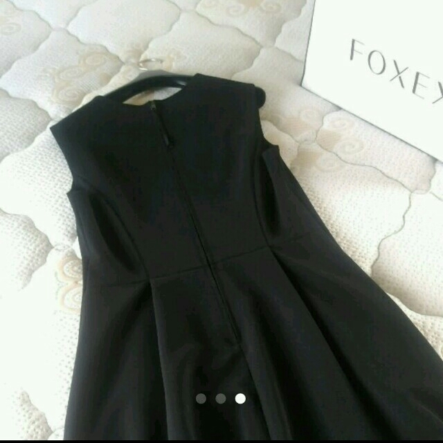 FOXEY(フォクシー)のシナモンさまご予約済み♡美品フォクシーワンピース レディースのワンピース(ひざ丈ワンピース)の商品写真