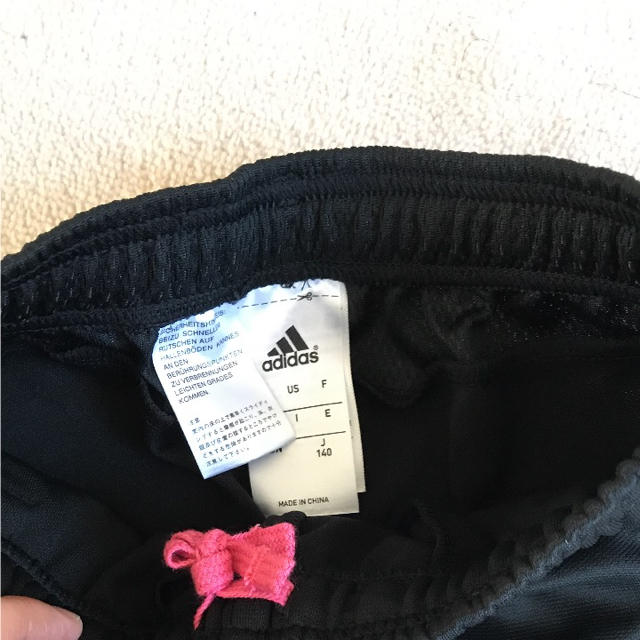 adidas(アディダス)のアディダス   ジャージ   下 キッズ/ベビー/マタニティのキッズ服女の子用(90cm~)(パンツ/スパッツ)の商品写真