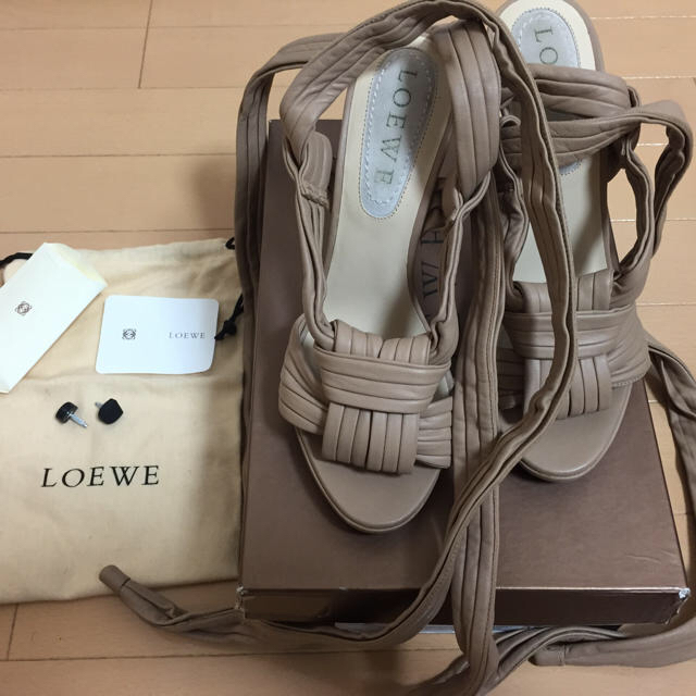 LOEWE(ロエベ)の早いもの勝ち！値下げ中！未使用品 ロエベ 編み上げ サンダル 37 レディースの靴/シューズ(サンダル)の商品写真