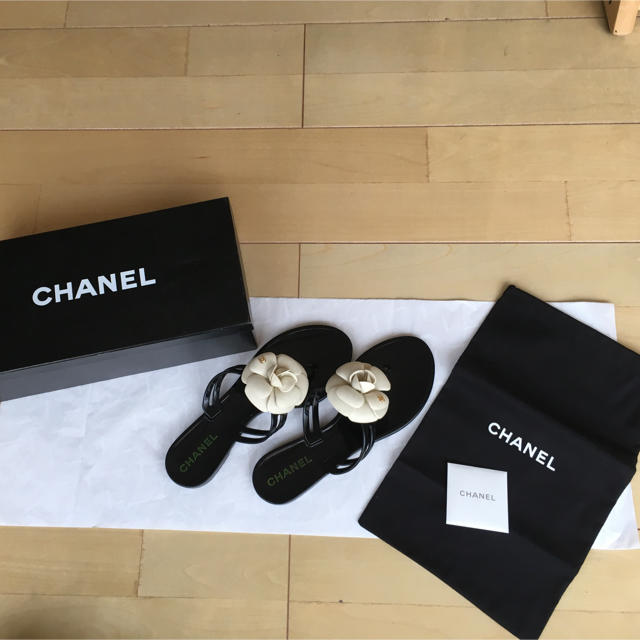 CHANEL(シャネル)のシャネル CHANEL Camellia ビーチサンダル ブラック レディースの靴/シューズ(ビーチサンダル)の商品写真