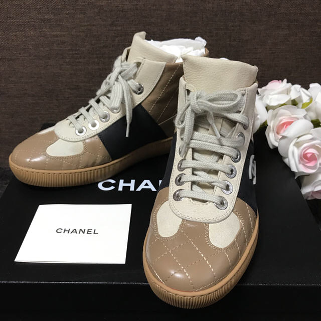 CHANEL(シャネル)の新品未使用CHANEL直営店担当外商購入本革スニーカー36size レディースの靴/シューズ(スニーカー)の商品写真