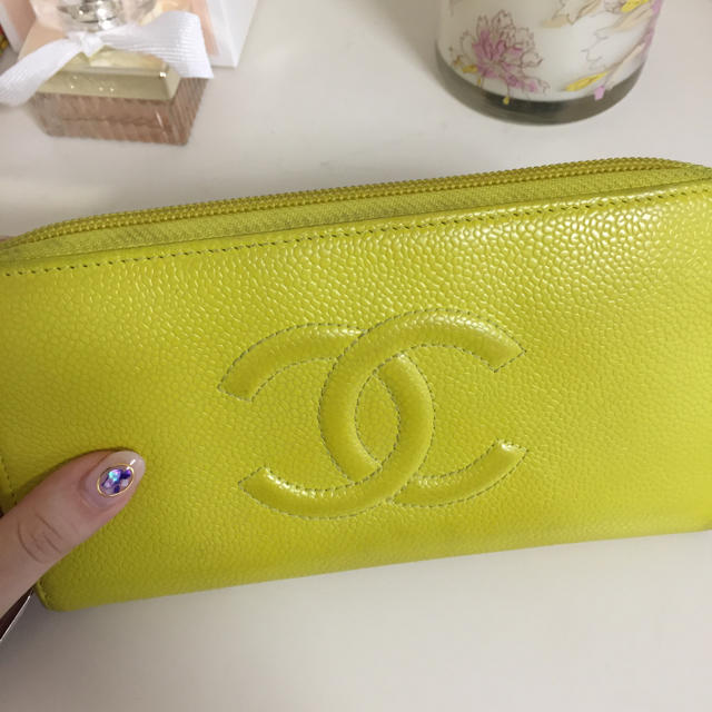 CHANEL(シャネル)の値下げしました！シャネル 長財布 イエロー ラウンドファスナー レディースのファッション小物(財布)の商品写真