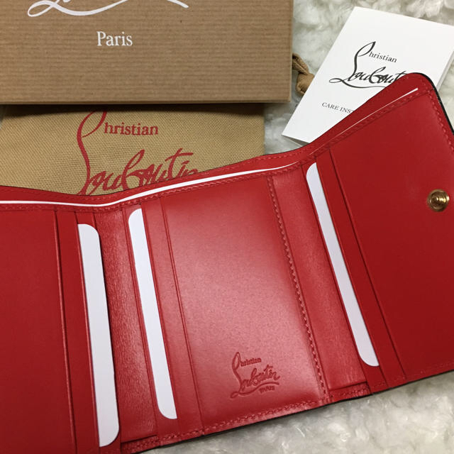 Christian Louboutin(クリスチャンルブタン)の新品クリスチャンルブタン♡ハートスタッズスパイク三つ折り財布♡パンプス/サンダル レディースのファッション小物(財布)の商品写真