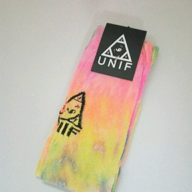 UNIF(ユニフ)の【新品.即発！】ユニフ UNIF  タイダイ ロングソックス 靴下 レディースのレッグウェア(ソックス)の商品写真