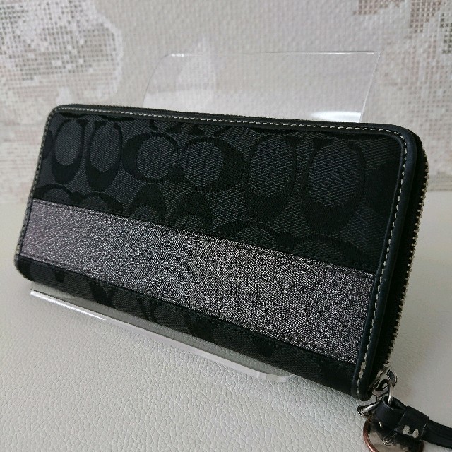 COACH(コーチ)の★COACH★コーチ★ラウンド ファスナー 長財布 ストライプ 財布 レディースのファッション小物(財布)の商品写真