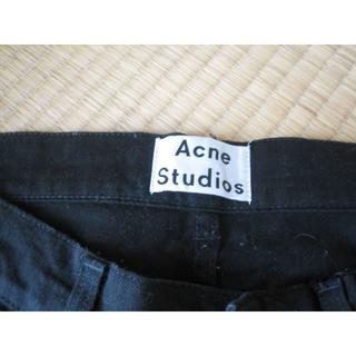 アクネ(ACNE)のAcne Studios　サイズ32/32　カラージーンズ　ブラック　ｈ１６(デニム/ジーンズ)