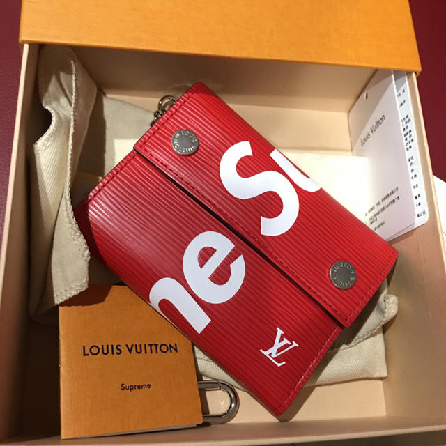 LOUIS VUITTON(ルイヴィトン)のLouis Vuitton ×Supremeシュプリームチェーンウォレット メンズのファッション小物(折り財布)の商品写真