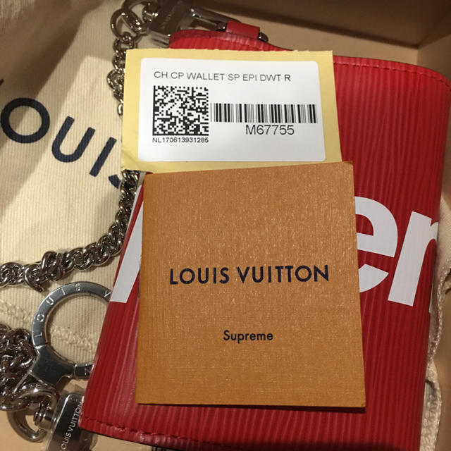 LOUIS VUITTON(ルイヴィトン)のLouis Vuitton ×Supremeシュプリームチェーンウォレット メンズのファッション小物(折り財布)の商品写真