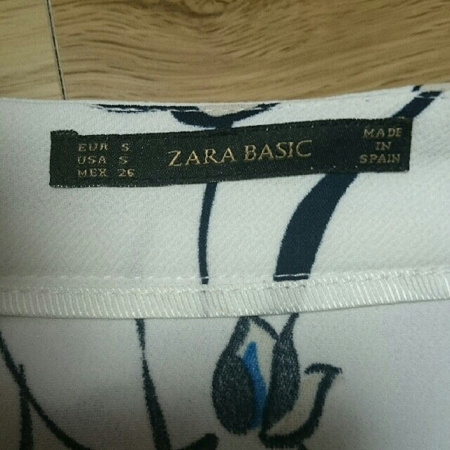 ZARA(ザラ)のZARA 花柄スカート レディースのスカート(ひざ丈スカート)の商品写真