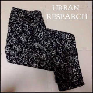 アーバンリサーチ(URBAN RESEARCH)のUR 花柄パンツ(カジュアルパンツ)