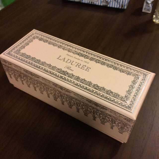 LADUREE(ラデュレ)の〈LADUREE ラデュレ〉 マカロンの箱のみ かわいい箱 その他のその他(その他)の商品写真