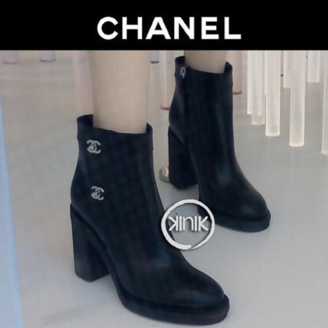 CHANEL(シャネル)の本日までお値下げ♡正規品 CHANEL ブーツ 35.5サイズ 新品未使用品 レディースの靴/シューズ(ブーツ)の商品写真