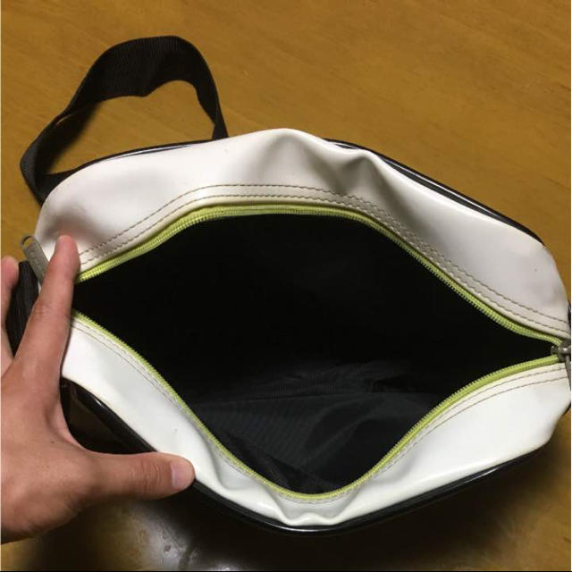 UMBRO(アンブロ)のアンブロ ミニエナメルバッグ メンズのバッグ(ショルダーバッグ)の商品写真