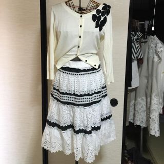 トゥービーシック(TO BE CHIC)の新品タグ付 TO BE CHIC トゥービーシック レースティアードスカート(ひざ丈スカート)