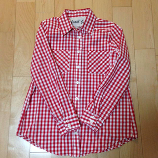 アベイル(Avail)の赤ギンガムチェックシャツ(シャツ/ブラウス(長袖/七分))