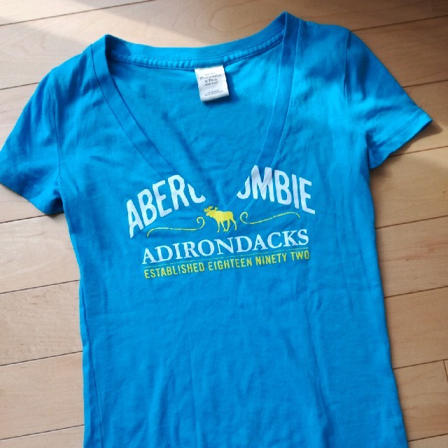 Abercrombie&Fitch(アバクロンビーアンドフィッチ)のアバクロンビー&フィッチTシャツXS レディースのトップス(Tシャツ(半袖/袖なし))の商品写真