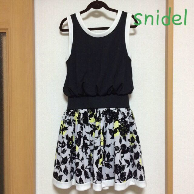 snidelフラワーワンピース