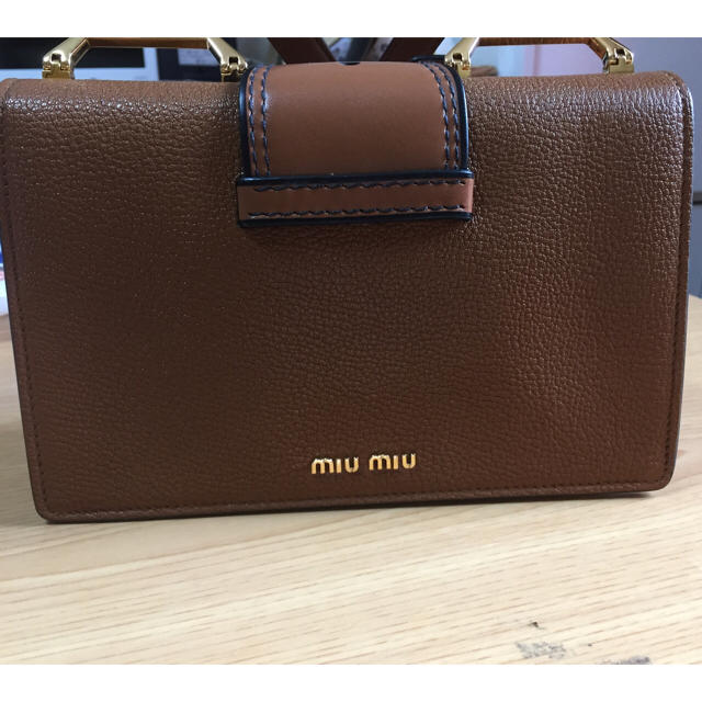 miumiu(ミュウミュウ)のcolin様専用♡miumiu ビジューハンドバッグ レディースのバッグ(ハンドバッグ)の商品写真