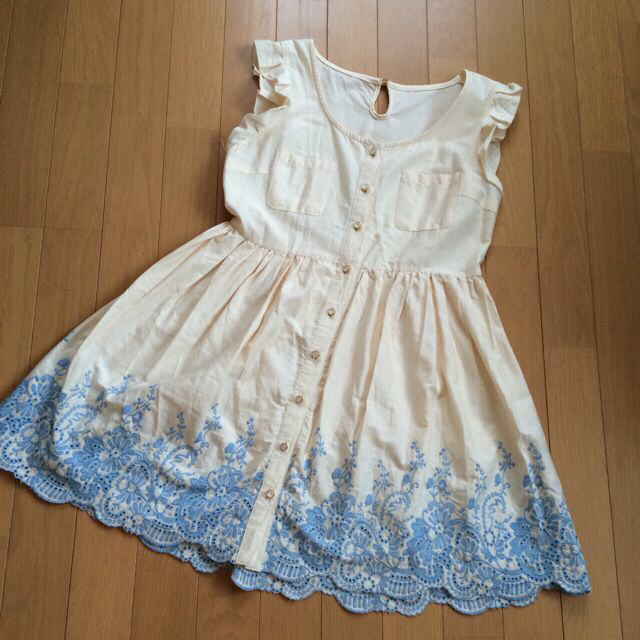 INGNI(イング)のINGNI♡レア 刺繍ワンピース レディースのワンピース(ひざ丈ワンピース)の商品写真