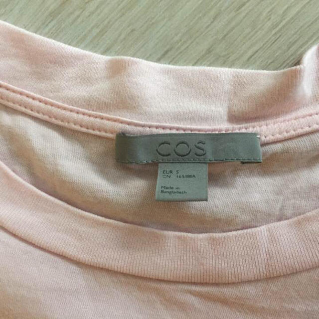 COS(コス)の【最終お値下げ】COS  デザインTシャツ Sサイズ レディースのトップス(Tシャツ(半袖/袖なし))の商品写真