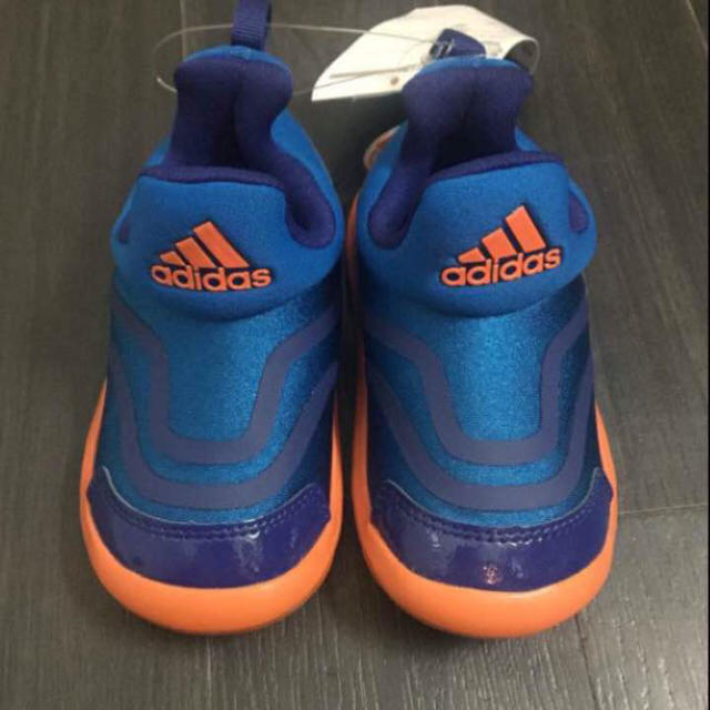 adidas(アディダス)のadidas キッズ スニーカー 13.5cm キッズ/ベビー/マタニティのベビー靴/シューズ(~14cm)(スニーカー)の商品写真