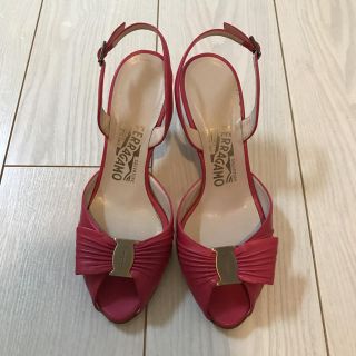 サルヴァトーレフェラガモ(Salvatore Ferragamo)のFerragamo フェラガモ ピンク パンプス(ハイヒール/パンプス)