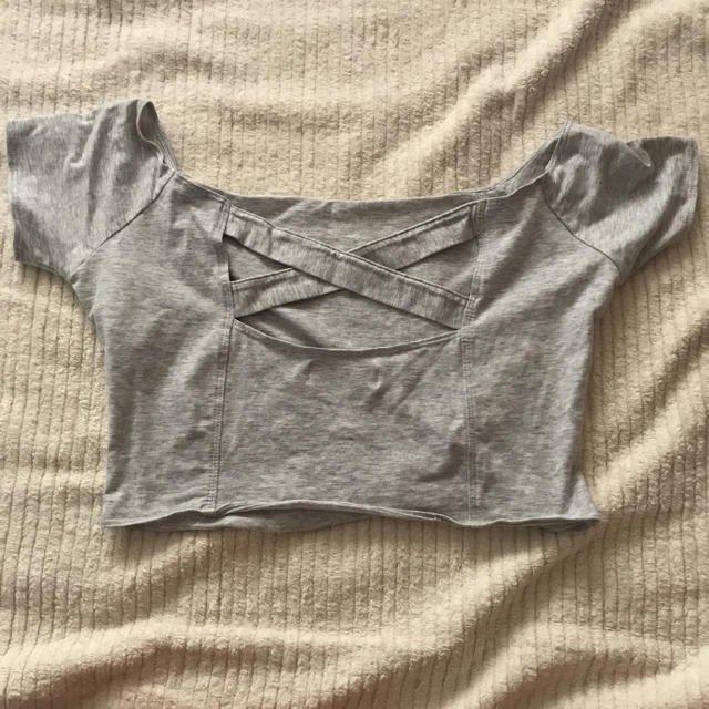 Hollister(ホリスター)のHOLLISTER バッククロス短丈トップス レディースのトップス(Tシャツ(半袖/袖なし))の商品写真