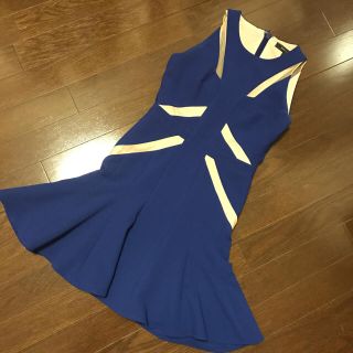 ビーシービージーマックスアズリア(BCBGMAXAZRIA)のBCBG  MAXAZRIA ワンピース(ミニワンピース)