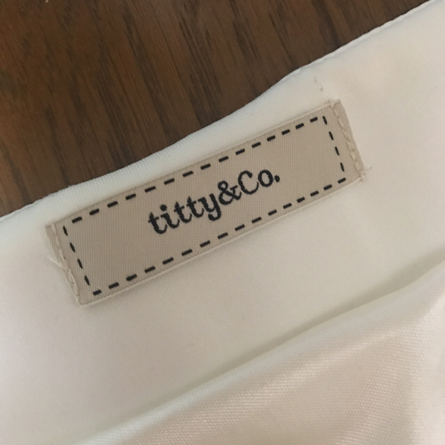 titty&co(ティティアンドコー)の《titty&co 》ホワイト フレアスカート ミニ レディースのスカート(ミニスカート)の商品写真