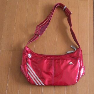 アディダス(adidas)の新品！送料込みです！(^ー^)(ショルダーバッグ)