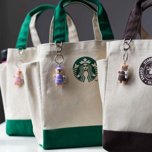 Starbucks Coffee(スターバックスコーヒー)の【新品】スタバ シンガポール トートバッグ 緑 (ピンク) レディースのバッグ(トートバッグ)の商品写真