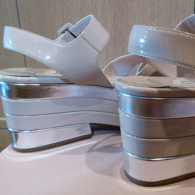 miumiu(ミュウミュウ)のMiuMiu　ぽっくりサンダル　 レディースの靴/シューズ(サンダル)の商品写真