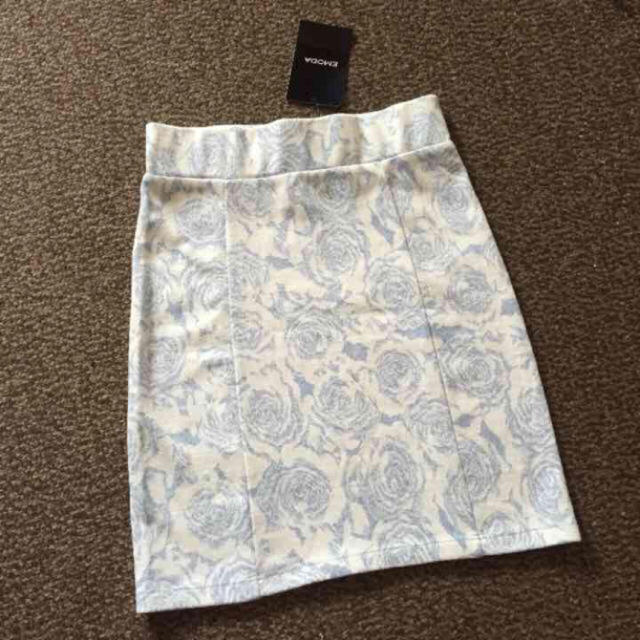 EMODA(エモダ)のEMODA♡ブルーローズ♡ホワイト♡ レディースのスカート(ミニスカート)の商品写真