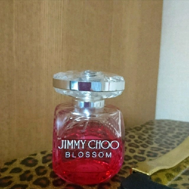 JIMMY CHOO(ジミーチュウ)の♥️お値下げ♥️ジミーチュウ Blossom♥️ コスメ/美容の香水(香水(女性用))の商品写真