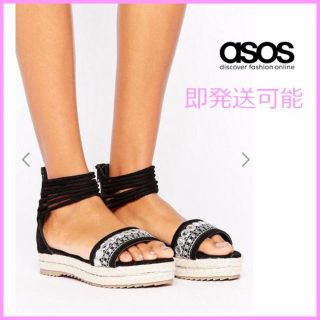 エイソス(asos)の【新品】夏にぴったり♪ASOS刺繍がかわいいファスナーフラットサンダルブラック(サンダル)