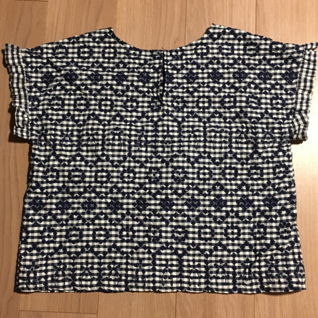 ZARA(ザラ)のZara 刺繍トップス レディースのトップス(Tシャツ(半袖/袖なし))の商品写真