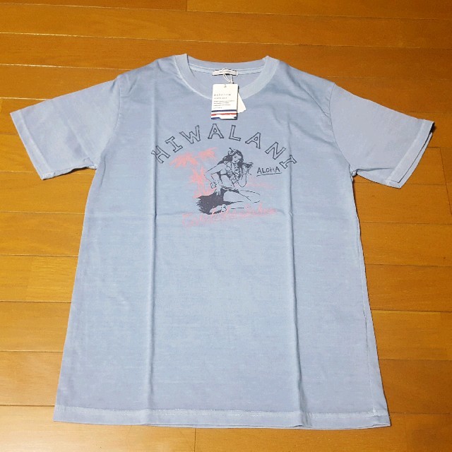 BAYFLOW(ベイフロー)の完売品　BAYFLOW／“HIWALANI”プリントTシャツ　サックスブルー メンズのトップス(Tシャツ/カットソー(半袖/袖なし))の商品写真