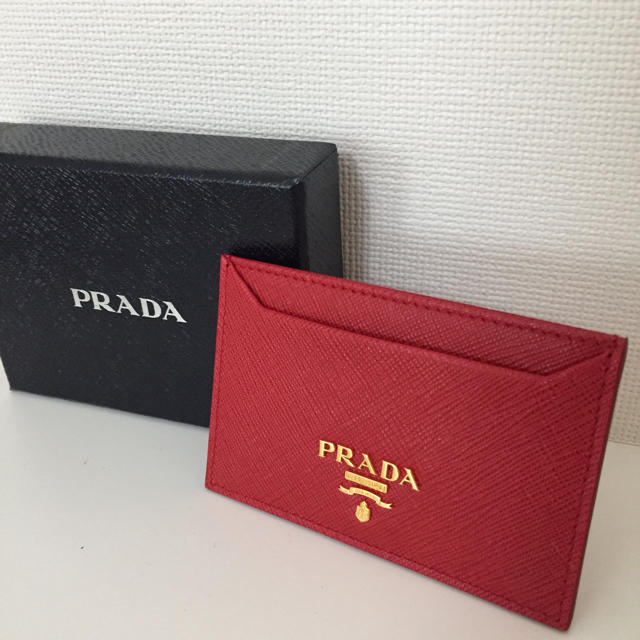 PRADA(プラダ)の【Luca＊様専用】PRADA 定期入れ 赤 レディースのファッション小物(名刺入れ/定期入れ)の商品写真