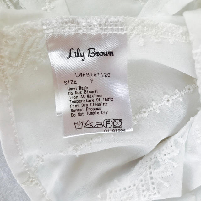 Lily Brown(リリーブラウン)のリリーブラウン 半袖シャツ☆新品未使用 レディースのトップス(シャツ/ブラウス(半袖/袖なし))の商品写真