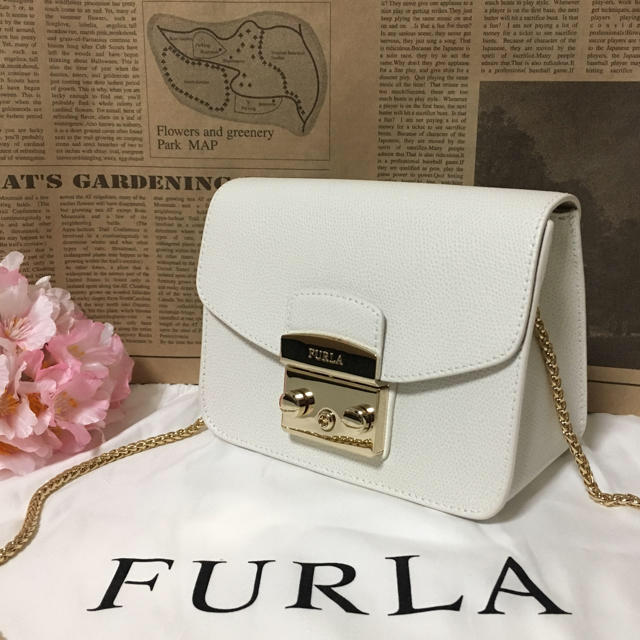 フルラFURLA素材FURLA☆人気のメトロポリス 定価5.2万円 ペタロ