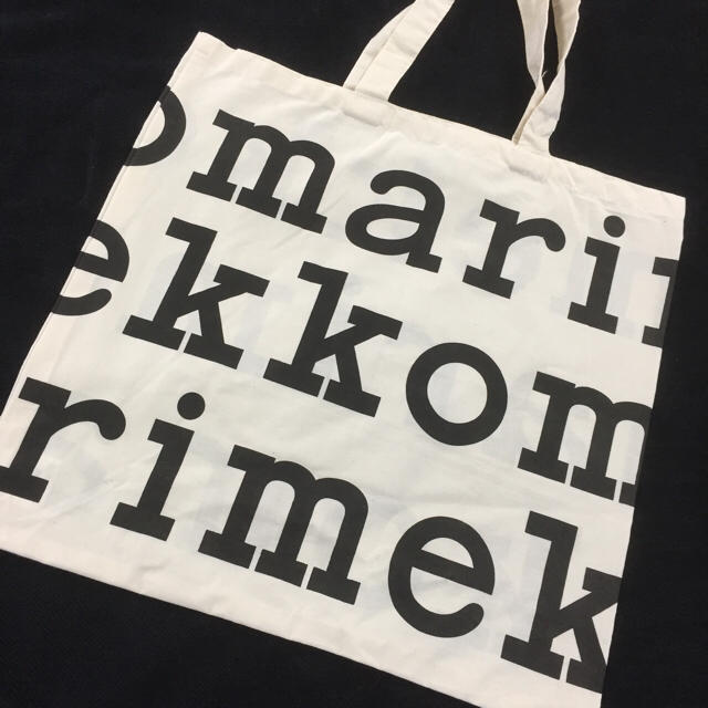 marimekko(マリメッコ)の新品未使用、マリメッコ、エコバッグ、 黒文字 、非売品 レディースのバッグ(エコバッグ)の商品写真