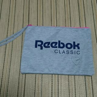 リーボック(Reebok)のReebok☆ﾌﾜﾌﾜﾎﾟｰﾁ(ポーチ)