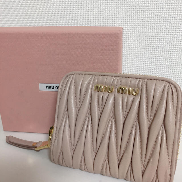 miumiu マテラッセ ベージュ ミニ財布