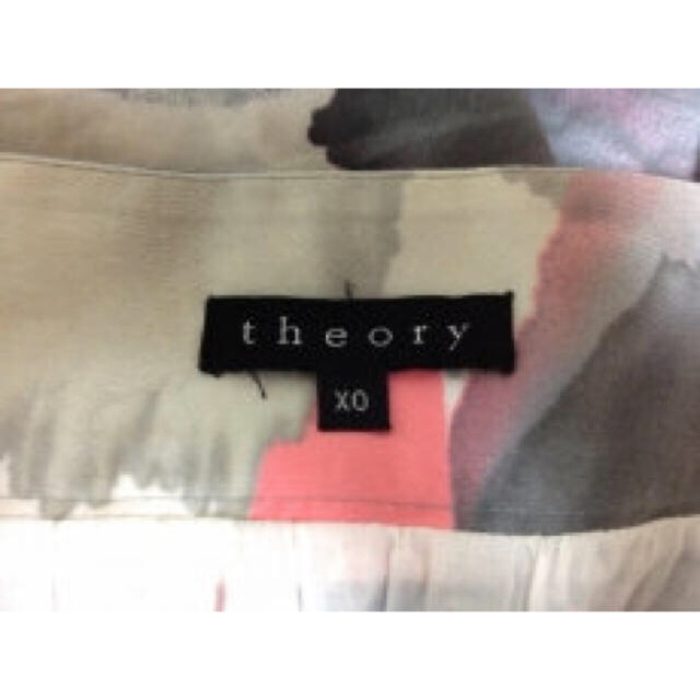 theory(セオリー)のセオリー スカート 新品同様 花柄 theory レディースのスカート(ひざ丈スカート)の商品写真